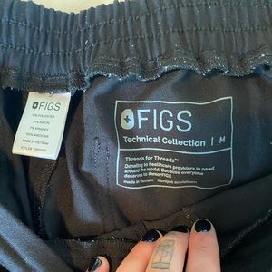 FIGS yola skinny scrub pant, black, size M